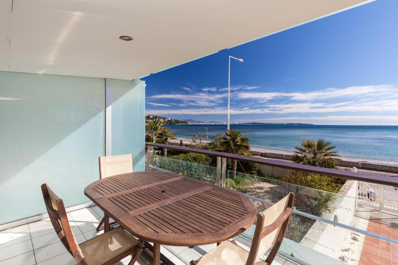 Bright Two Bedroomed Apartment On The Beach In Cannes With Huge Terrace With Fabulous Sea Views - 2001 Екстериор снимка