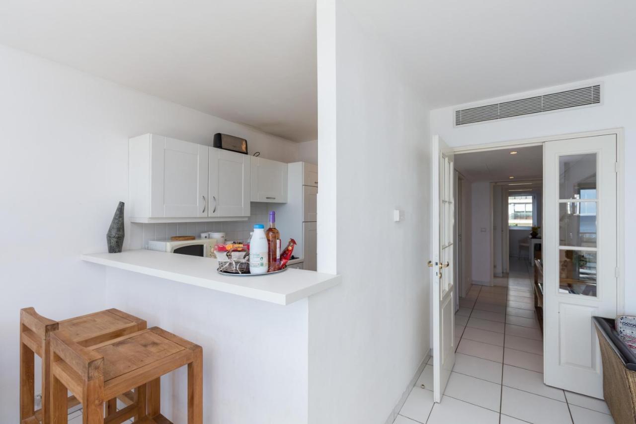 Bright Two Bedroomed Apartment On The Beach In Cannes With Huge Terrace With Fabulous Sea Views - 2001 Екстериор снимка