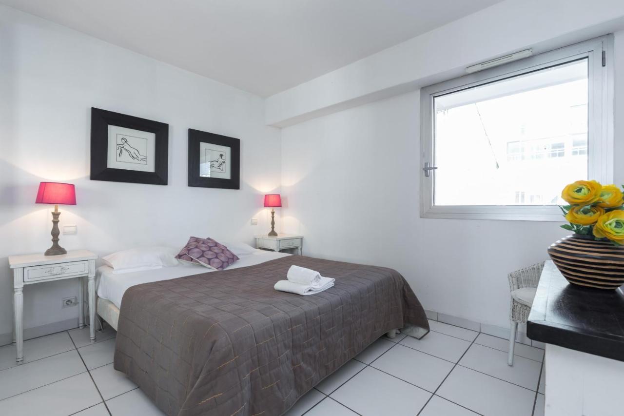 Bright Two Bedroomed Apartment On The Beach In Cannes With Huge Terrace With Fabulous Sea Views - 2001 Екстериор снимка
